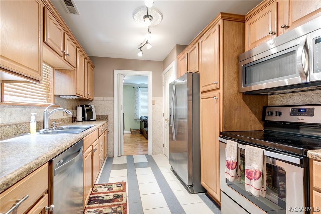 1811 Skipwith Road Henrico, VA 23229 - Photo 10 of 27 Gallery Image 10