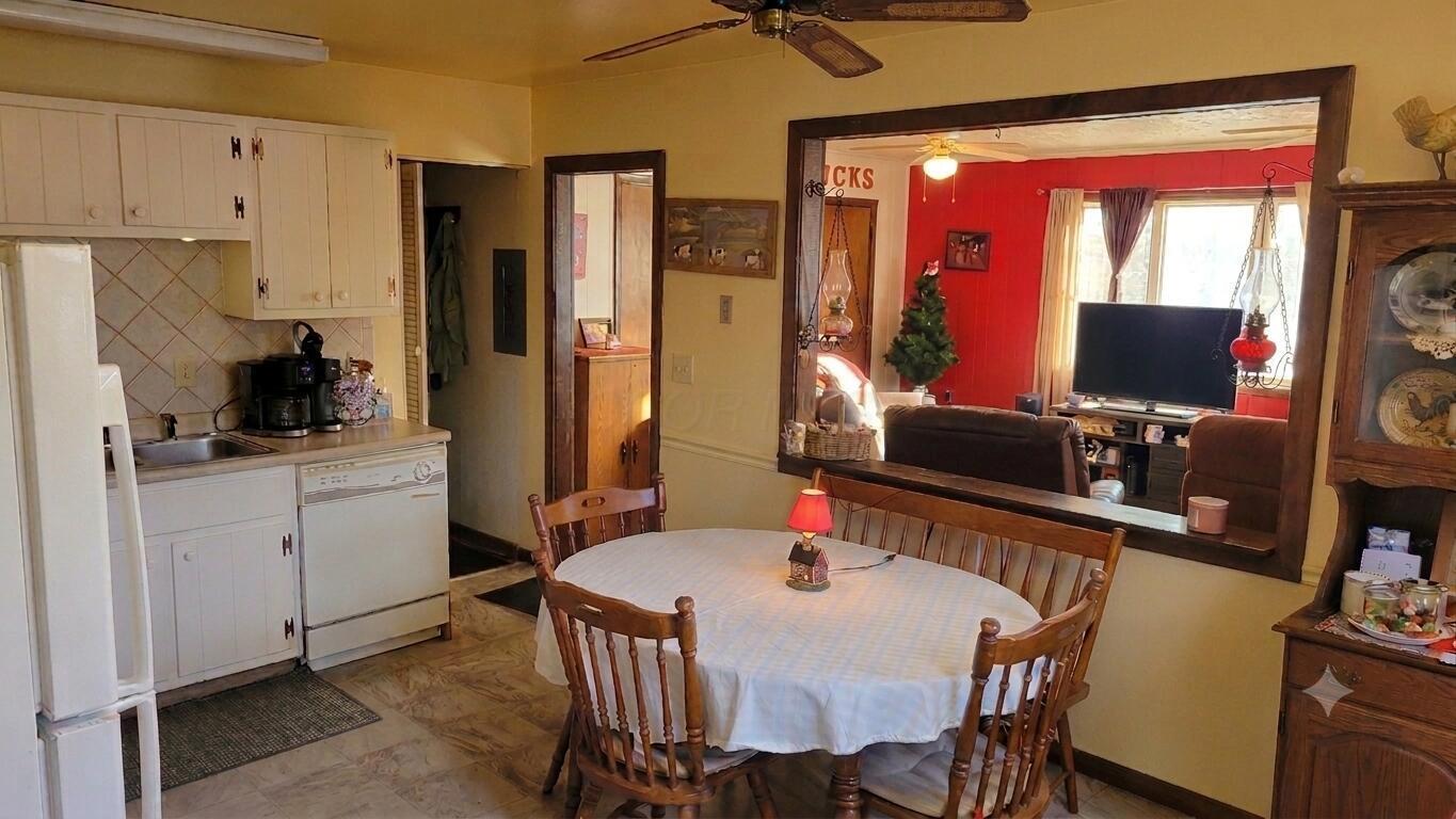 137 Redmond Road Columbus, OH 43228 - Photo 7 of 19 gemini 1 for back room