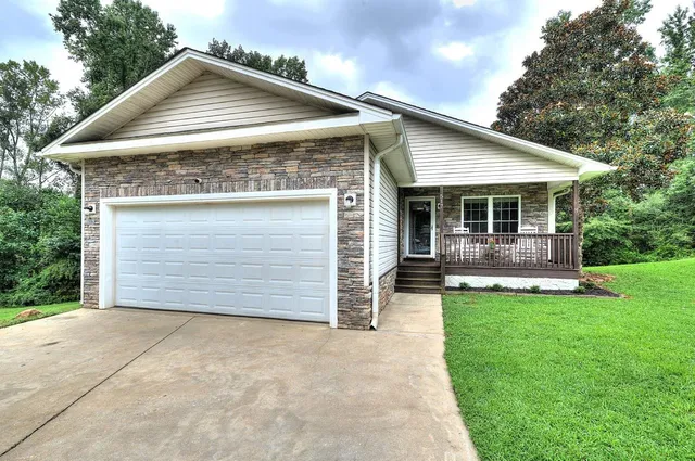 $275,000 | 517 Signal Hill Lane, Inman, SC 29349