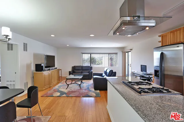 $3,795 | 1930 North Vermont Avenue, Unit 301, Los Angeles, CA 90027