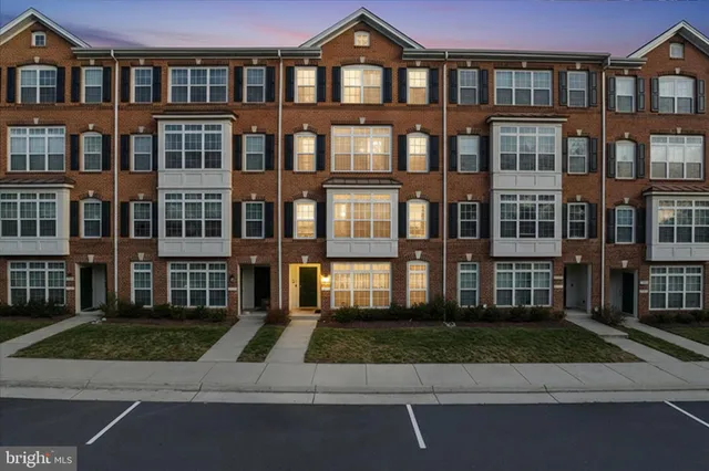 $565,000 | 22768 Ferncrest Terrace, Brambleton, VA 20148