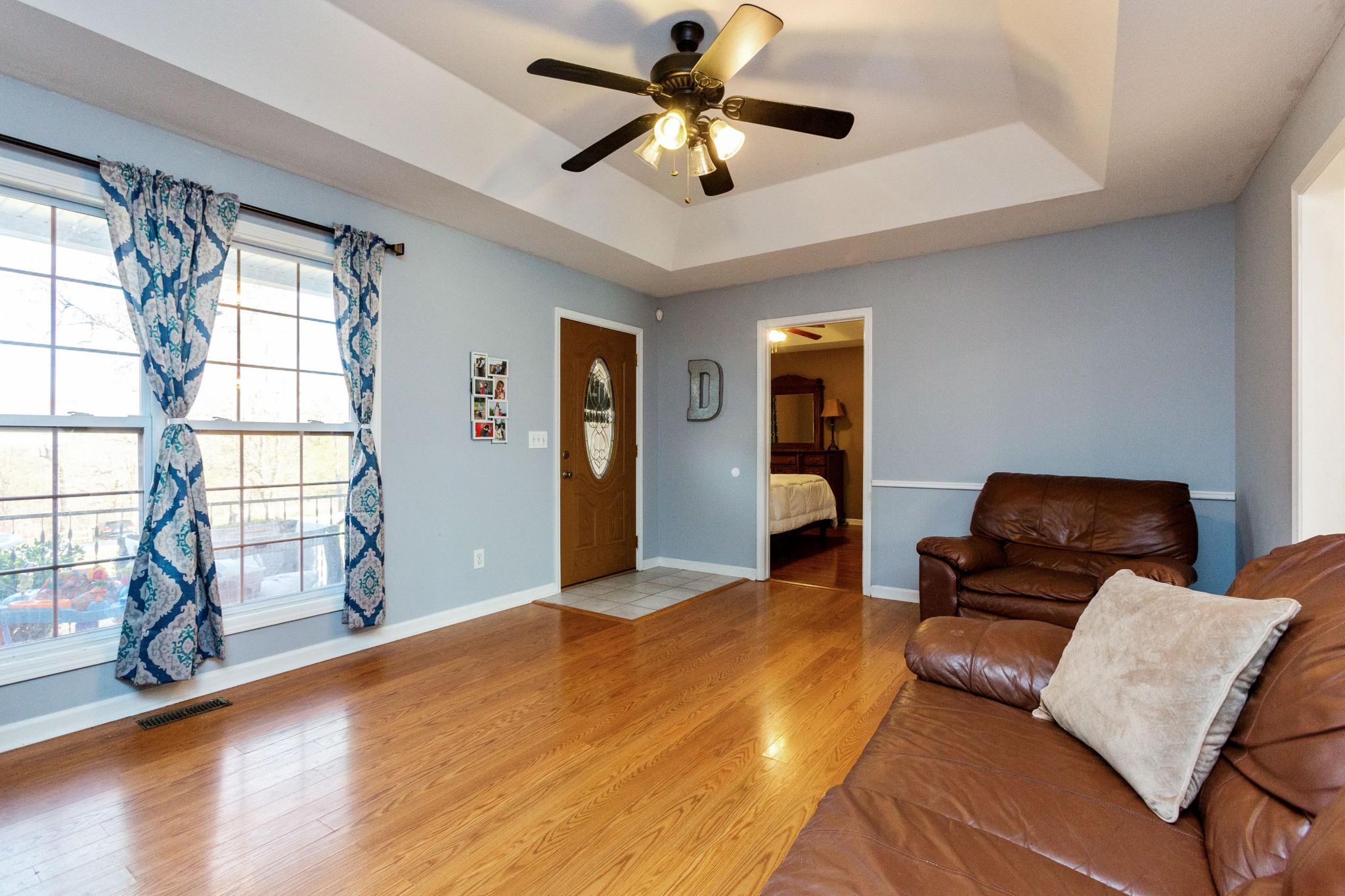4382 Airport Road Springfield, TN 37172 - Photo 2 of 31 a living room with furniture and a flat screen tv