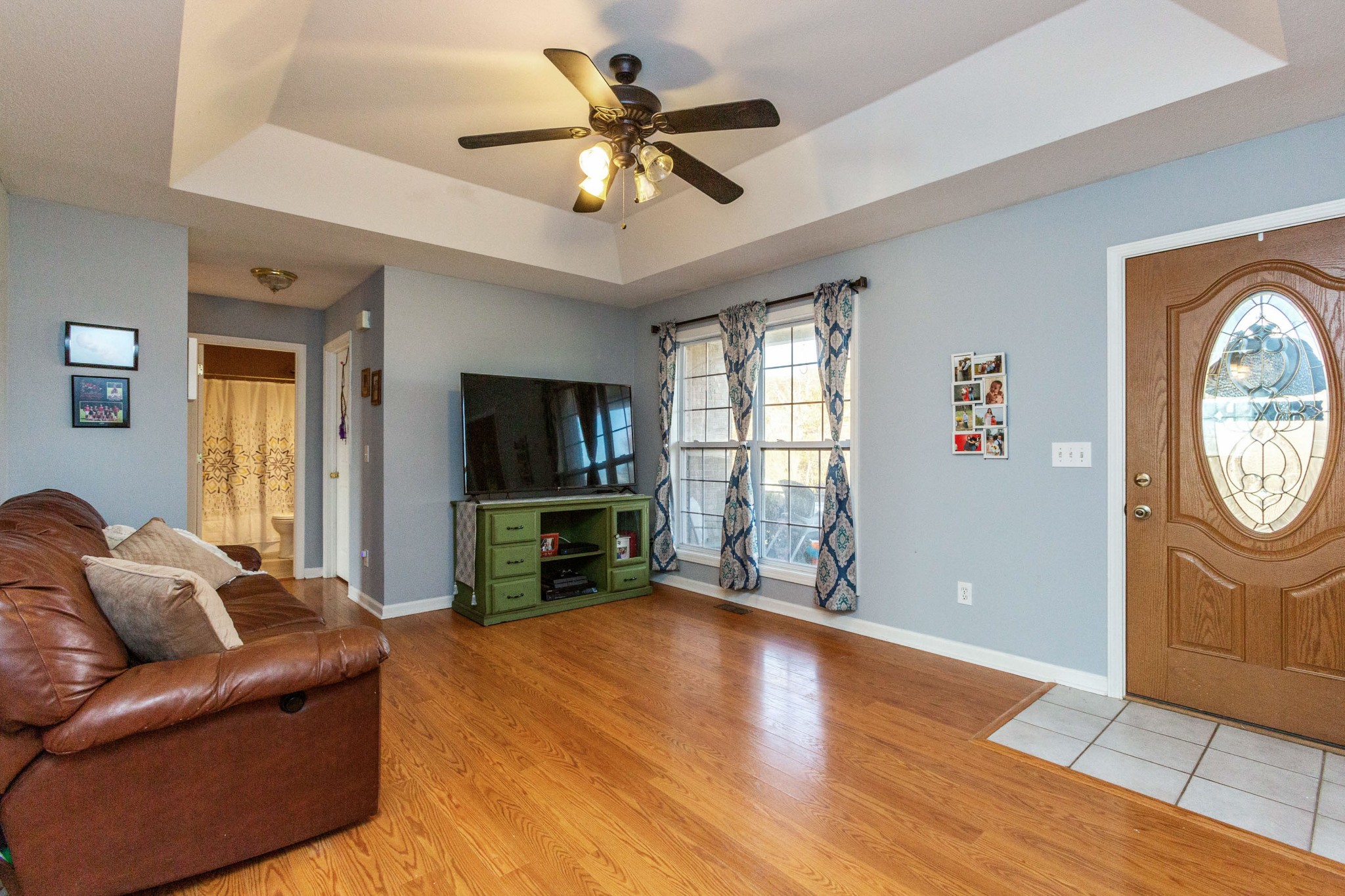 4382 Airport Road Springfield, TN 37172 - Photo 3 of 31 a living room with furniture and a flat screen tv