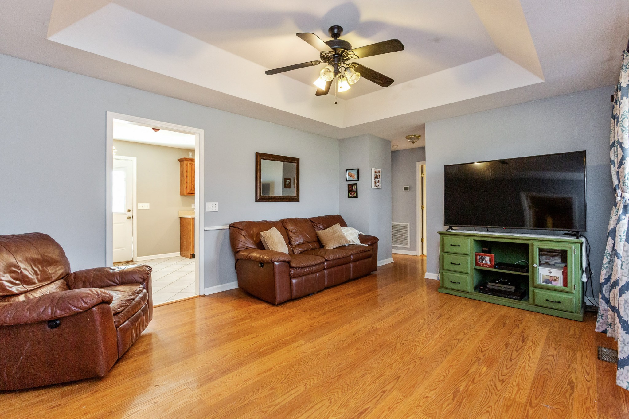 4382 Airport Road Springfield, TN 37172 - Photo 4 of 31 a living room with furniture and a flat screen tv