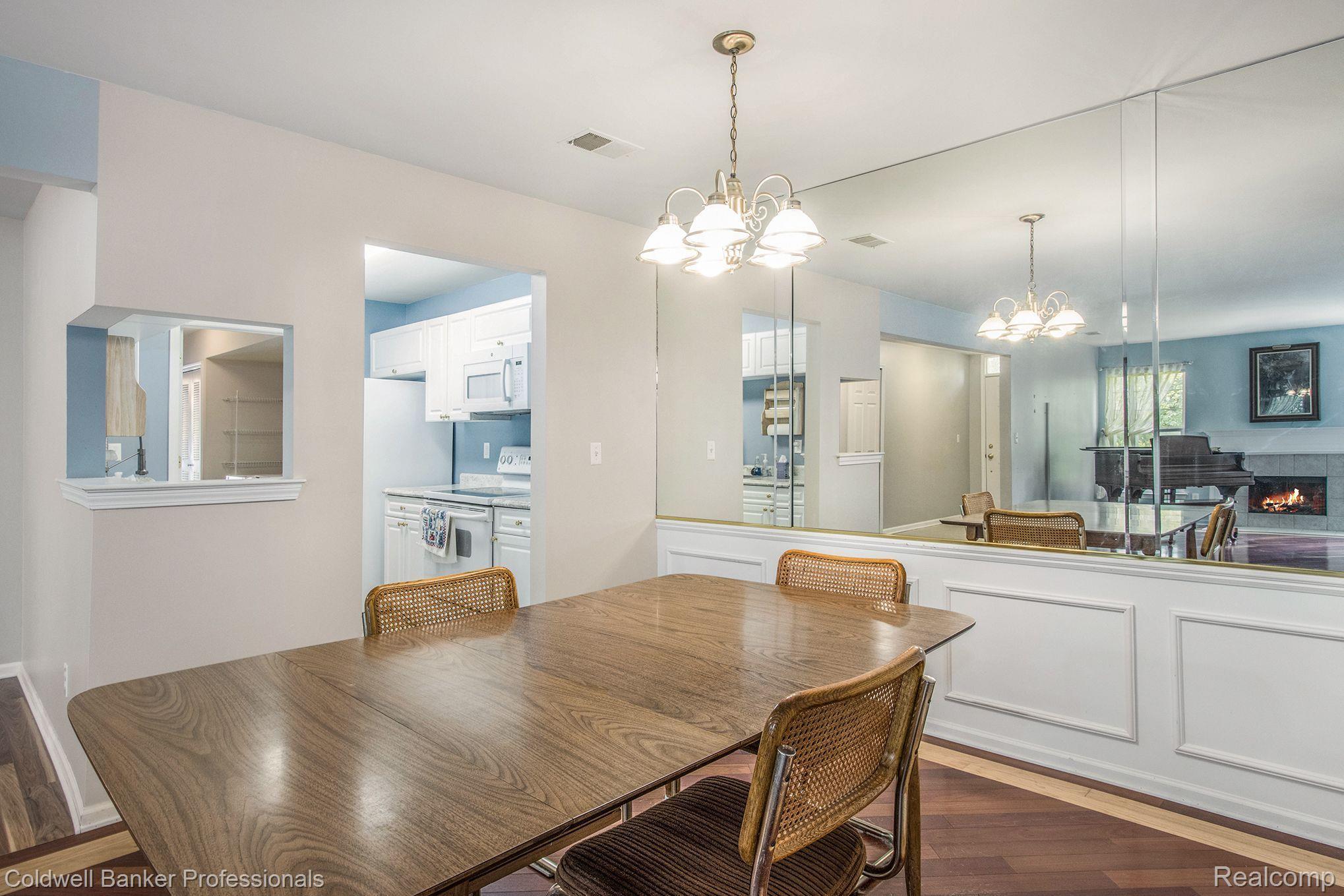 3388 Tremonte Circle, Unit 176 Rochester, MI 48306 - Photo 9 of 24 Dining Room