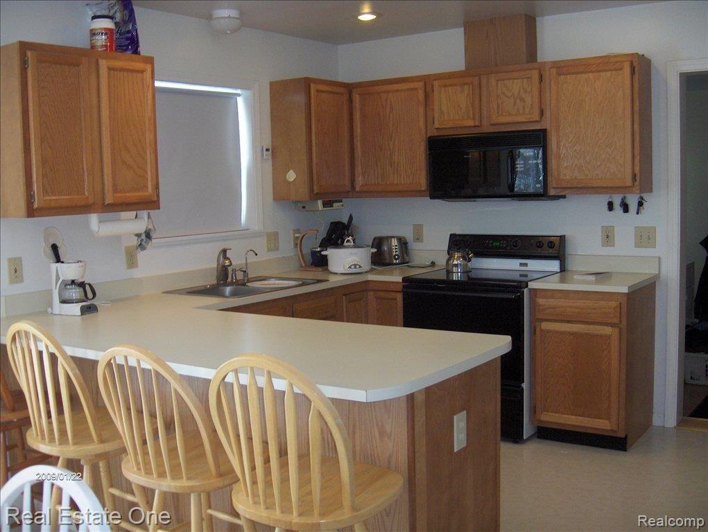 28191 Dixon Road Novi, MI 48377 - Photo 2 of 7 HPIM1190