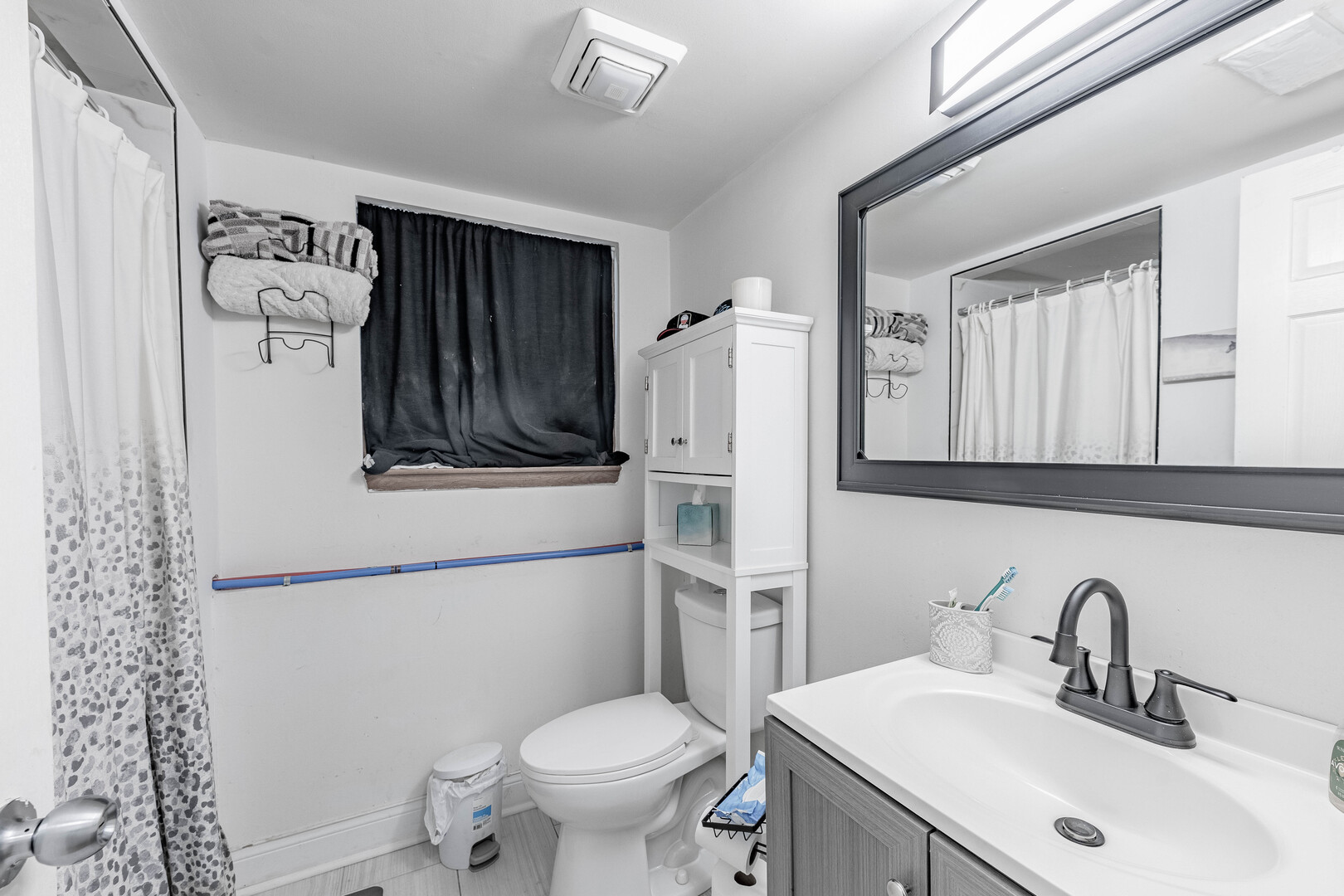 7747 West 62nd Street Summit, IL 60501 - Photo 15 of 23 a bathroom with a sink toilet and shower