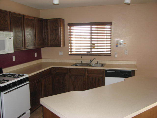 6633 West Riva Road Phoenix, AZ 85043 - Photo 7 of 15 Kitchen