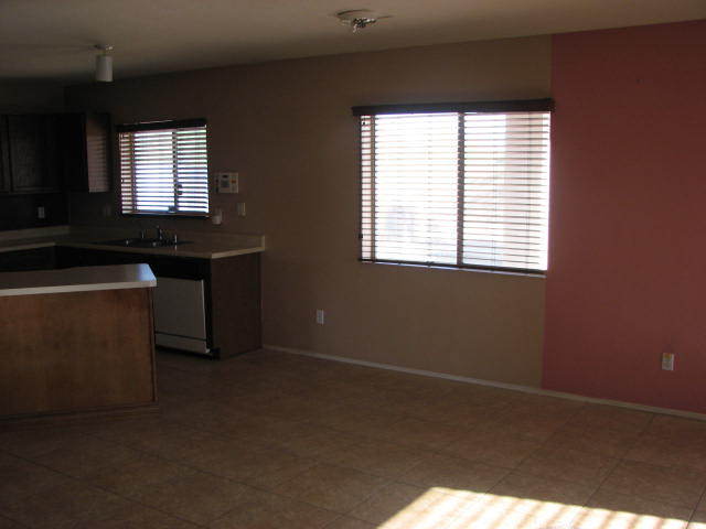 6633 West Riva Road Phoenix, AZ 85043 - Photo 8 of 15 Eat In Kitchen