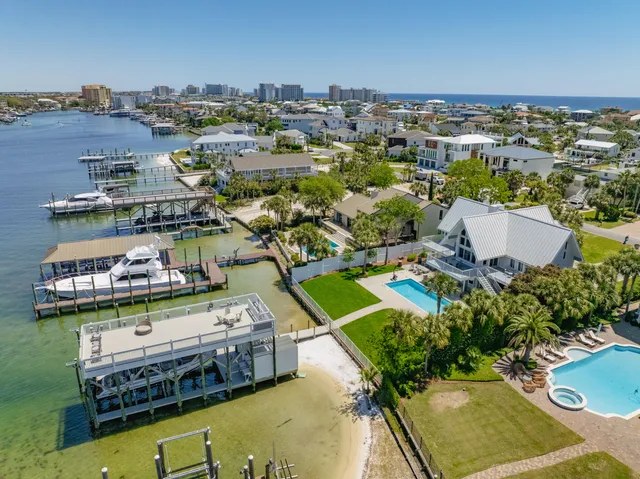 a view of a backyard with sitting area and furniture