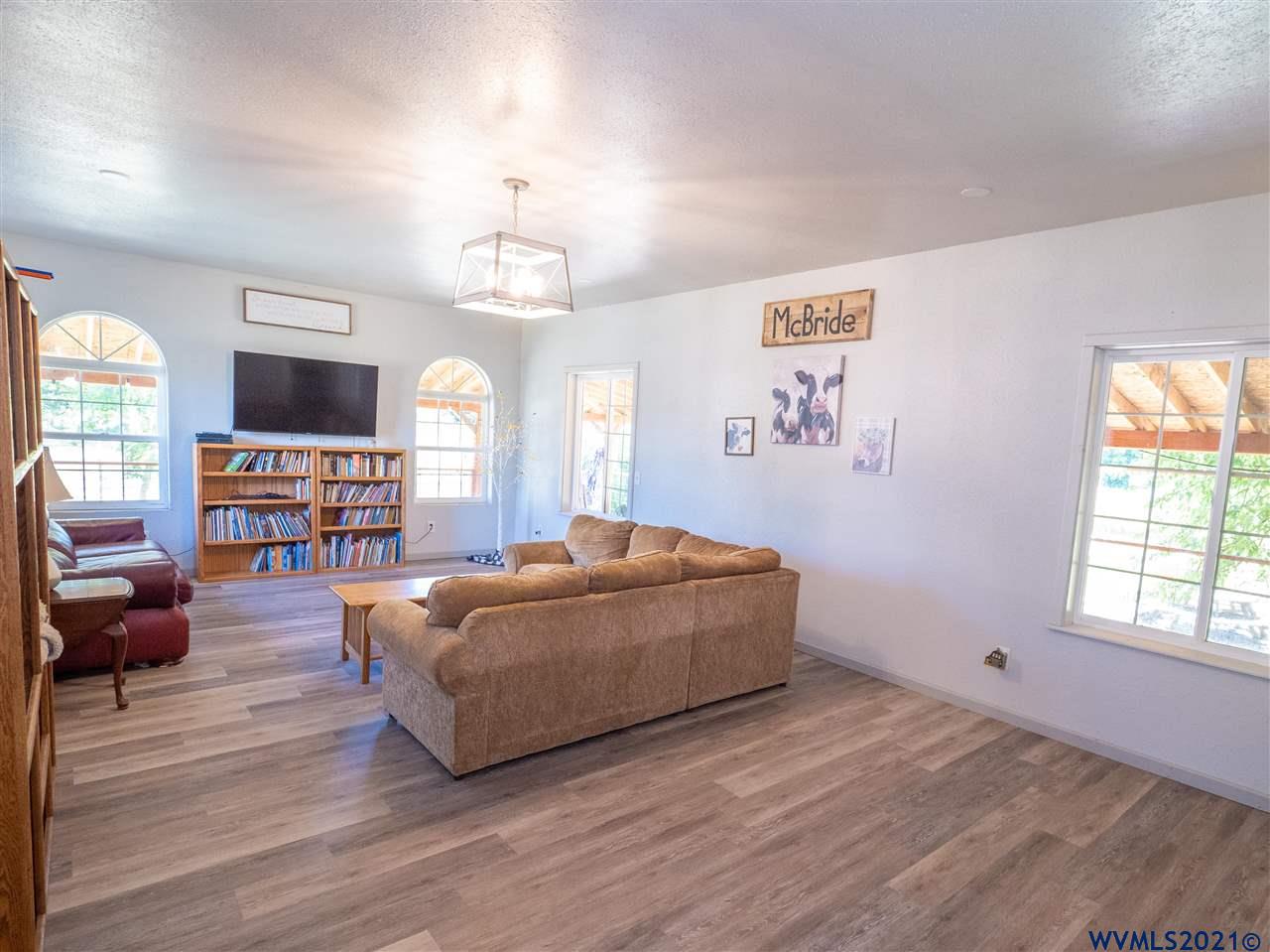 9755 Wells Landing Road Independence, OR 97351 - Photo 8 of 40