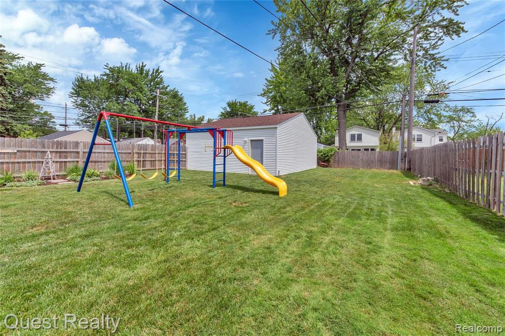 1268 Hampton Road Grosse Pointe Woods, MI 48236 - Photo 11 of 45