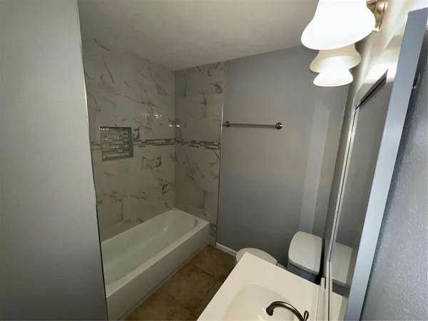 $2,400 | 3011 East Flora Street, Tampa, FL 33610