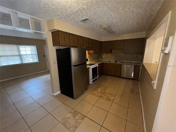 $2,400 | 3011 East Flora Street, Tampa, FL 33610