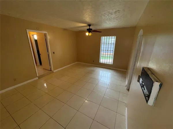 $2,400 | 3011 East Flora Street, Tampa, FL 33610