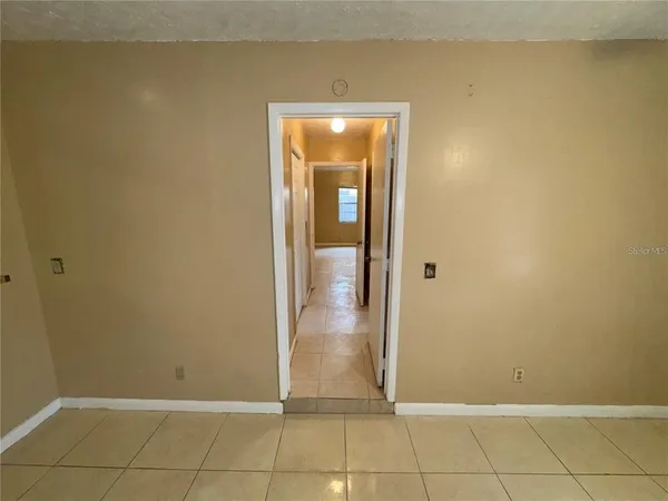 $2,400 | 3011 East Flora Street, Tampa, FL 33610