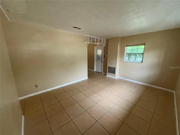 $2,400 | 3011 East Flora Street, Tampa, FL 33610