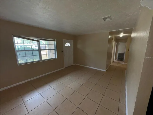 $2,400 | 3011 East Flora Street, Tampa, FL 33610