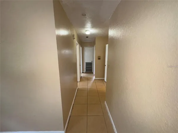 $2,400 | 3011 East Flora Street, Tampa, FL 33610