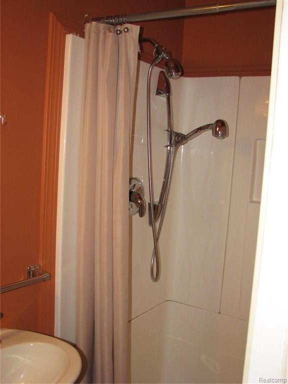 823 Hadley Road Rochester Hills, MI 48307 - Photo 25 of 53