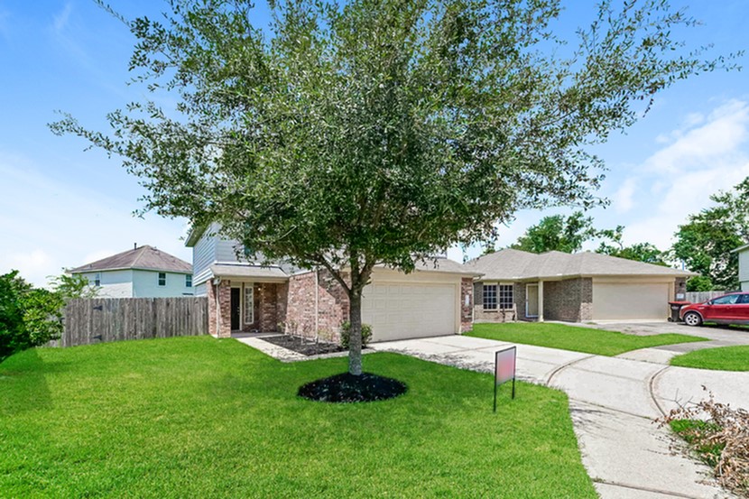 915 Dancing Sun Court Baytown, TX 77521 - Photo 2 of 12
