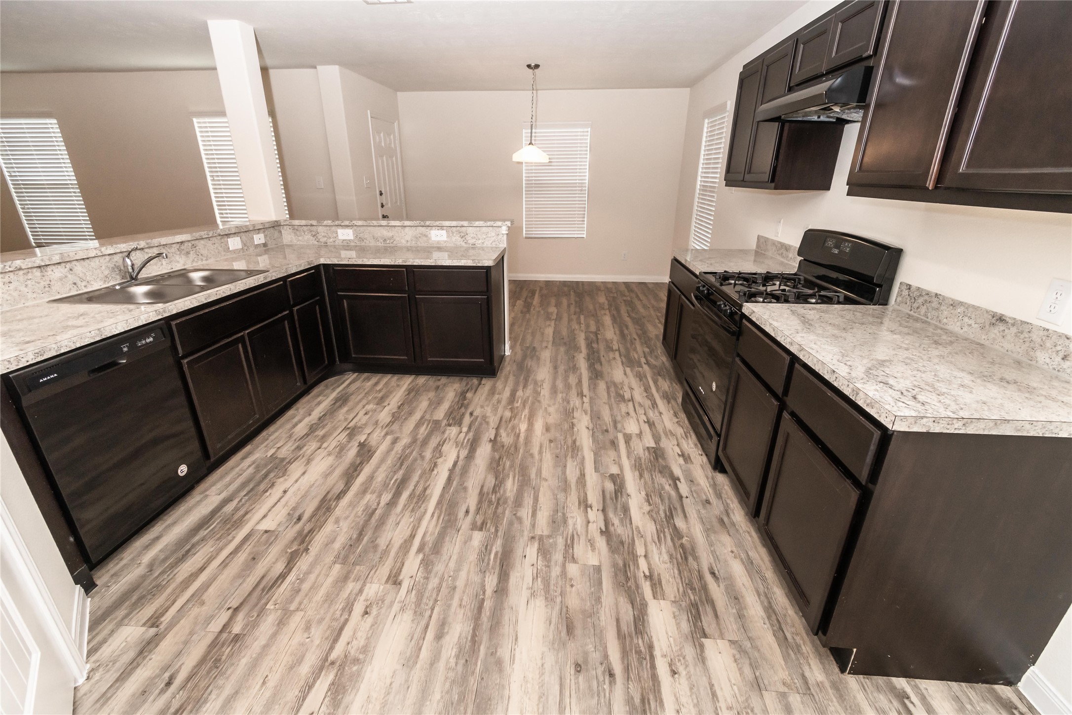 915 Dancing Sun Court Baytown, TX 77521 - Photo 7 of 12