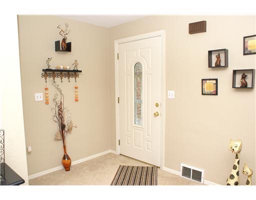 1111 Southvale Road Pittsburgh, PA 15237 - Photo 16 of 17 Entry/Foyer.