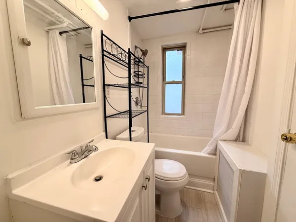 $1,800 | 414 South Boulevard, Unit 1R, Evanston, IL 60202