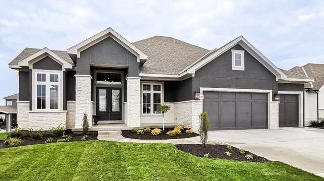 $1,470,000 | 5807 North Lucerne Avenue, Kansas City, MO 64151