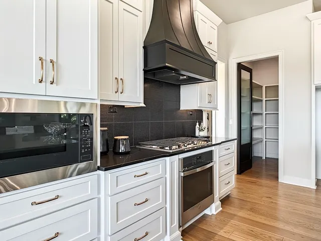 $1,470,000 | 5807 North Lucerne Avenue, Kansas City, MO 64151