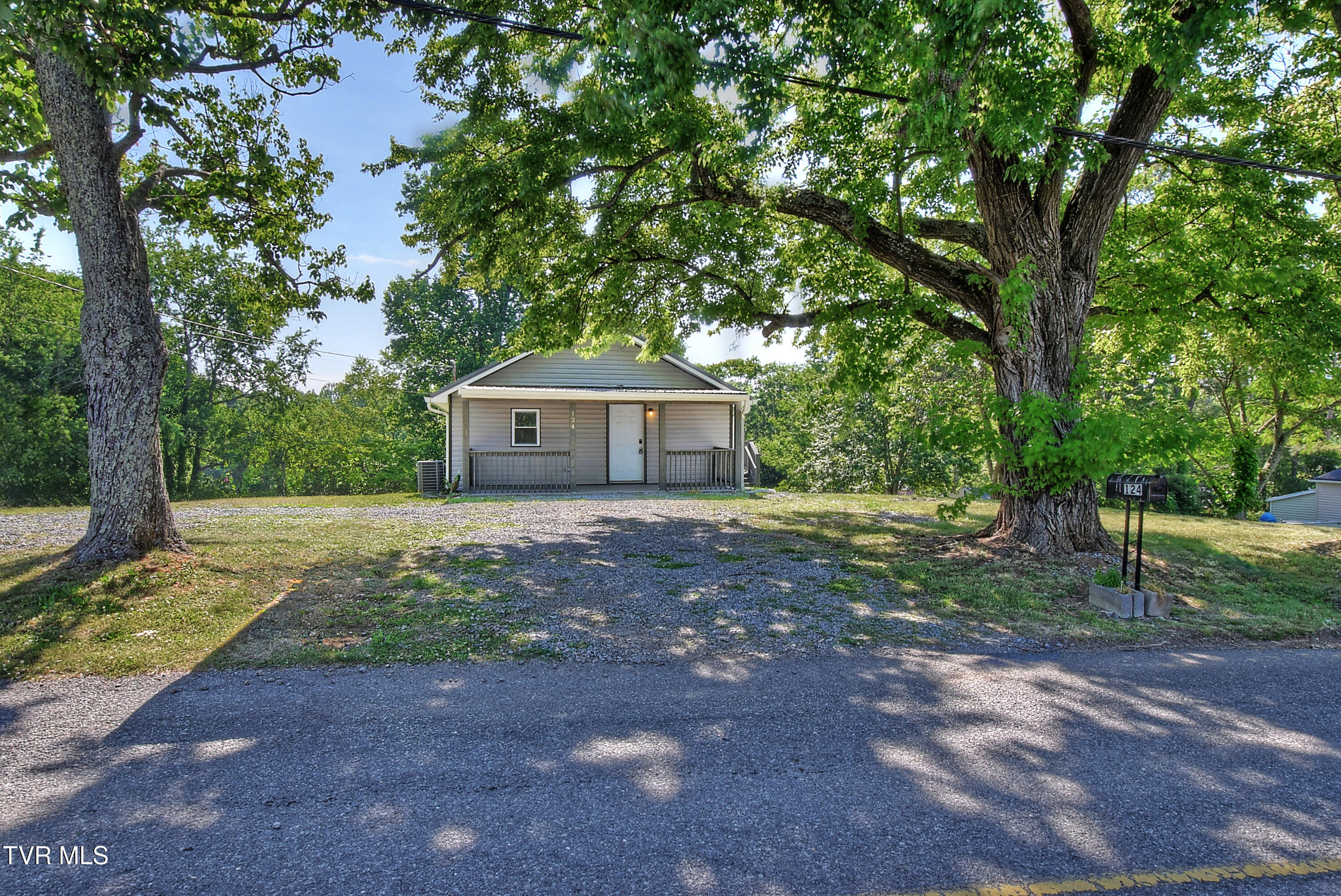 124 Fairridge Road Johnson City, TN 37604 - Photo 4 of 38 3A