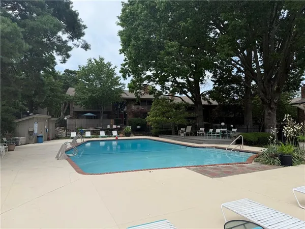 $160,000 | 8740 Metcalf Avenue, Unit 203, Overland Park, KS 66212