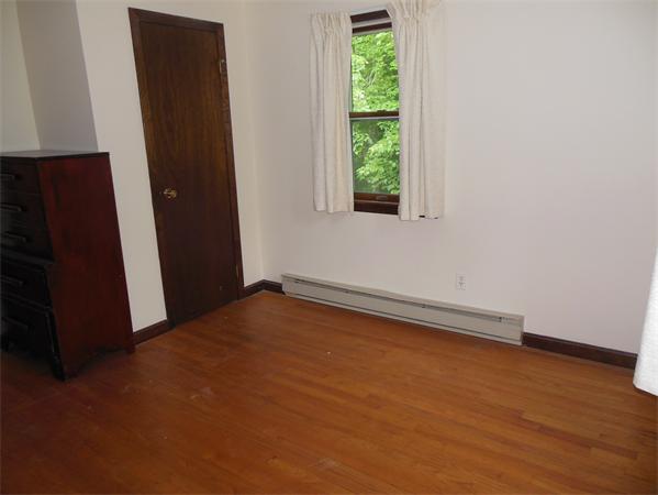 304 Edgewood Road West Springfield, MA 01089 - Photo 16 of 26 an empty room with a window