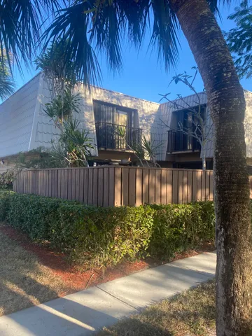$2,200 | 5808 58th Way, West Palm Beach, FL 33409