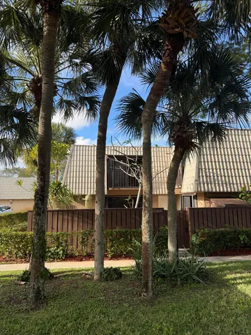 $2,200 | 5808 58th Way, West Palm Beach, FL 33409