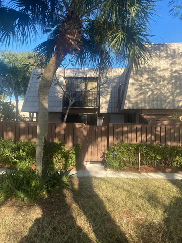 $2,300 | 5808 58th Way, West Palm Beach, FL 33409