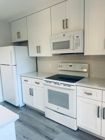 $2,300 | 5808 58th Way, West Palm Beach, FL 33409