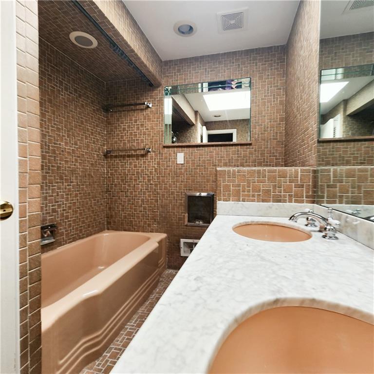 2417 Marbury Road Pittsburgh, PA 15221 - Photo 22 of 31 a bathroom with a tub sink and mirror