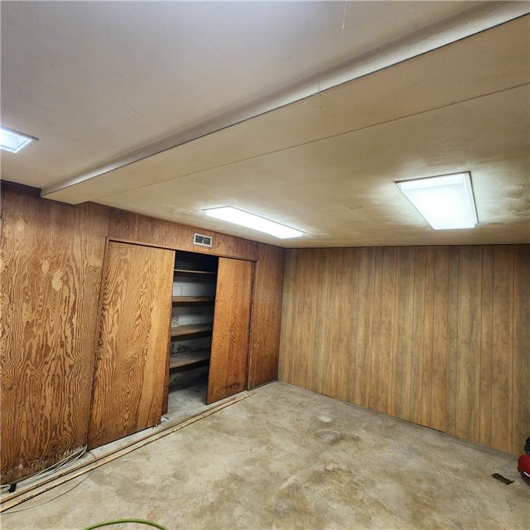 2417 Marbury Road Pittsburgh, PA 15221 - Photo 26 of 31 a view of an empty room with closet and entryway