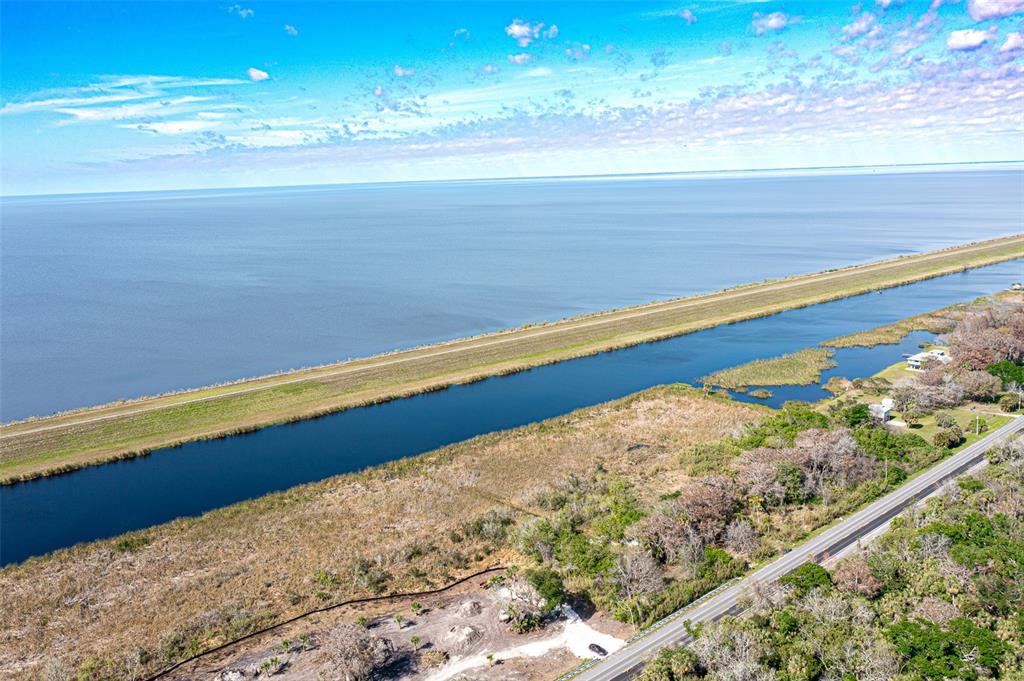 15460 Southwest Conners Highway Okeechobee, FL 34974 - Photo 16 of 28 a view of an ocean from a balcony