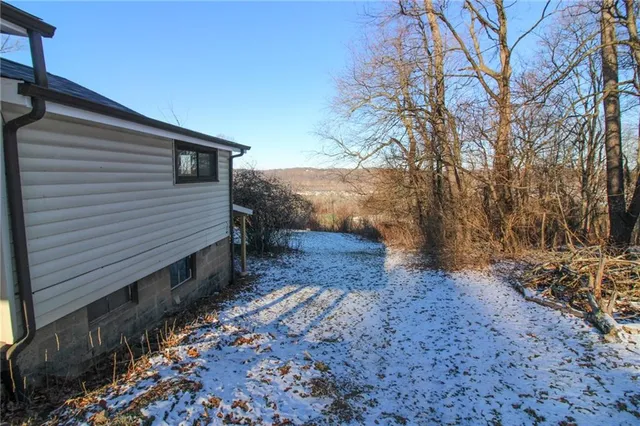 $180,000 | 1629 Glenbrook Avenue, Coraopolis, PA 15108