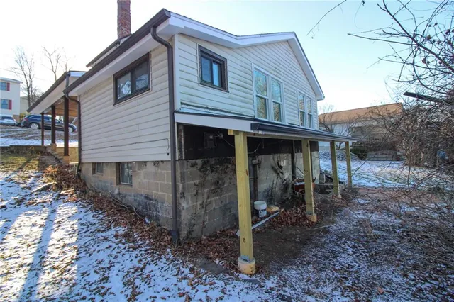 $180,000 | 1629 Glenbrook Avenue, Coraopolis, PA 15108
