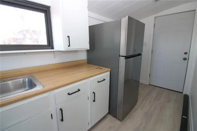 $180,000 | 1629 Glenbrook Avenue, Coraopolis, PA 15108