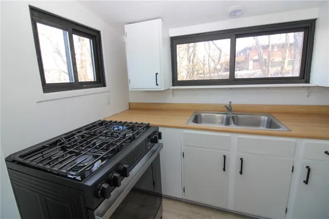 $180,000 | 1629 Glenbrook Avenue, Coraopolis, PA 15108