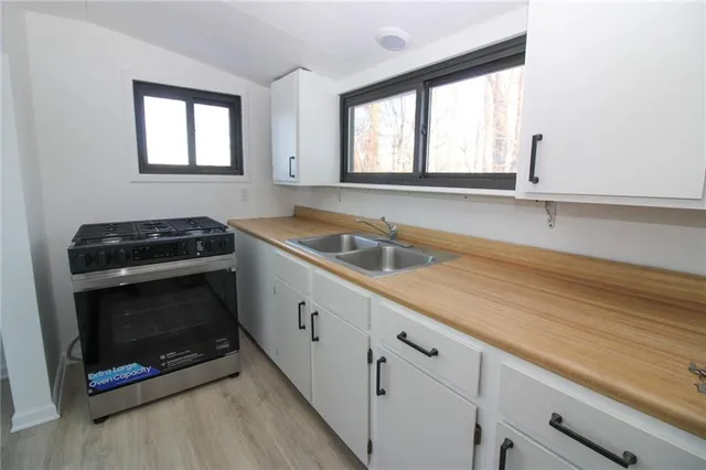 $180,000 | 1629 Glenbrook Avenue, Coraopolis, PA 15108