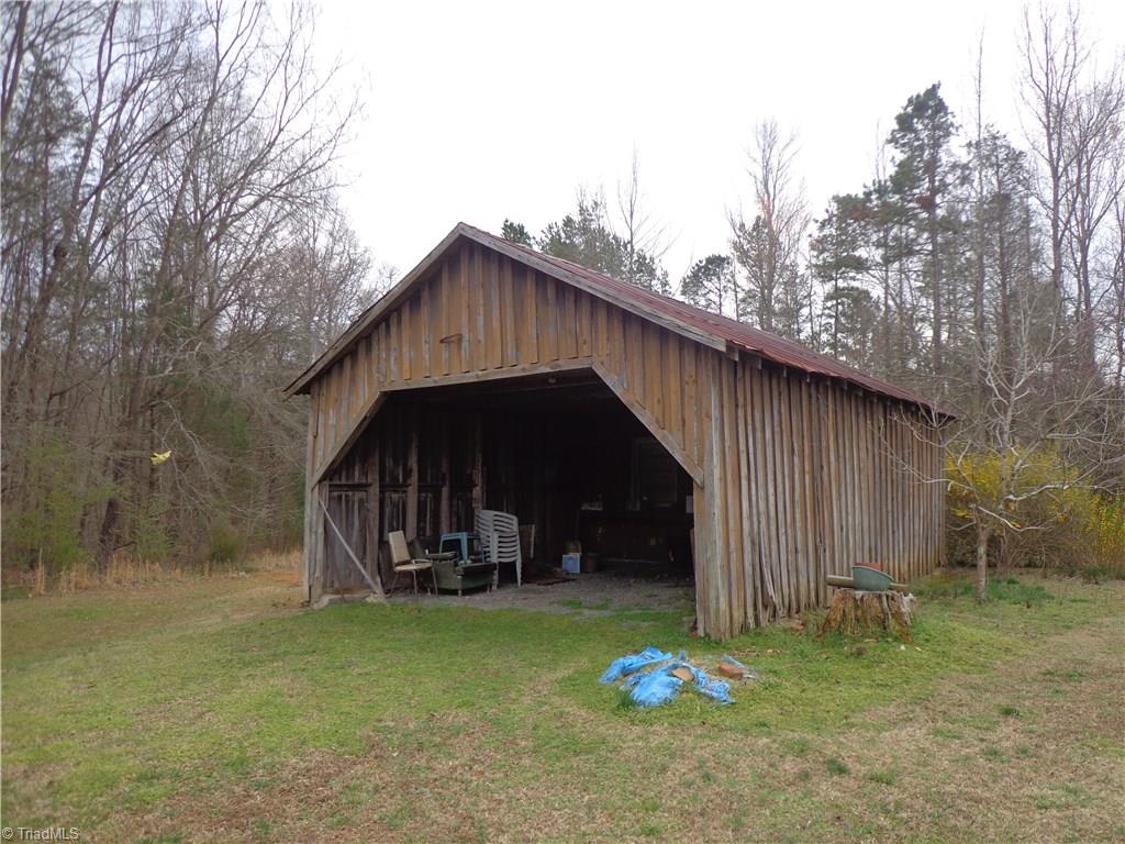 4815 Picketts Mill Road Seagrove, NC 27341 - Photo 13 of 17 30X18 Tractor Shed