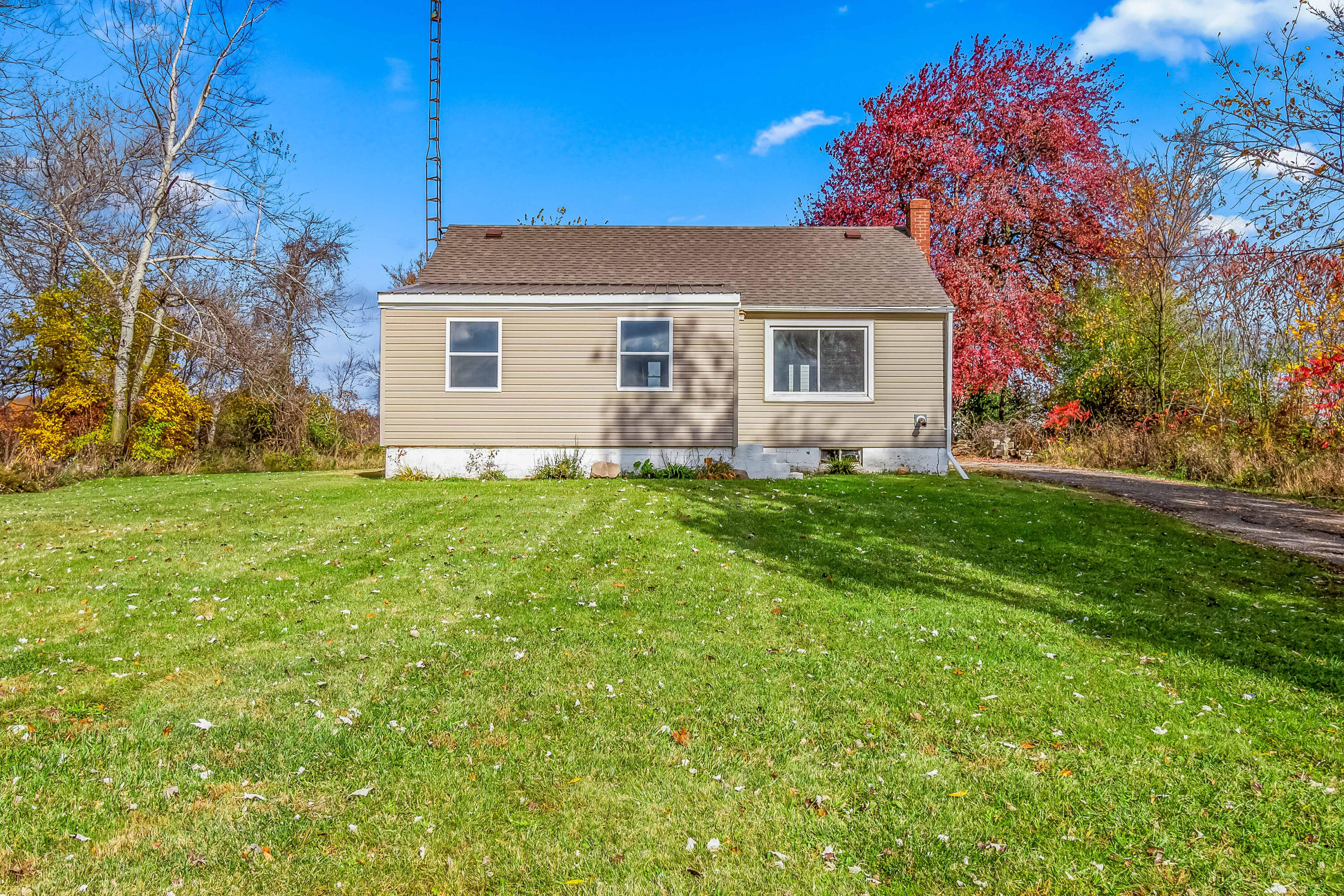 12860 North Adams Road North Adams, MI 49262 - Photo 3 of 49 17