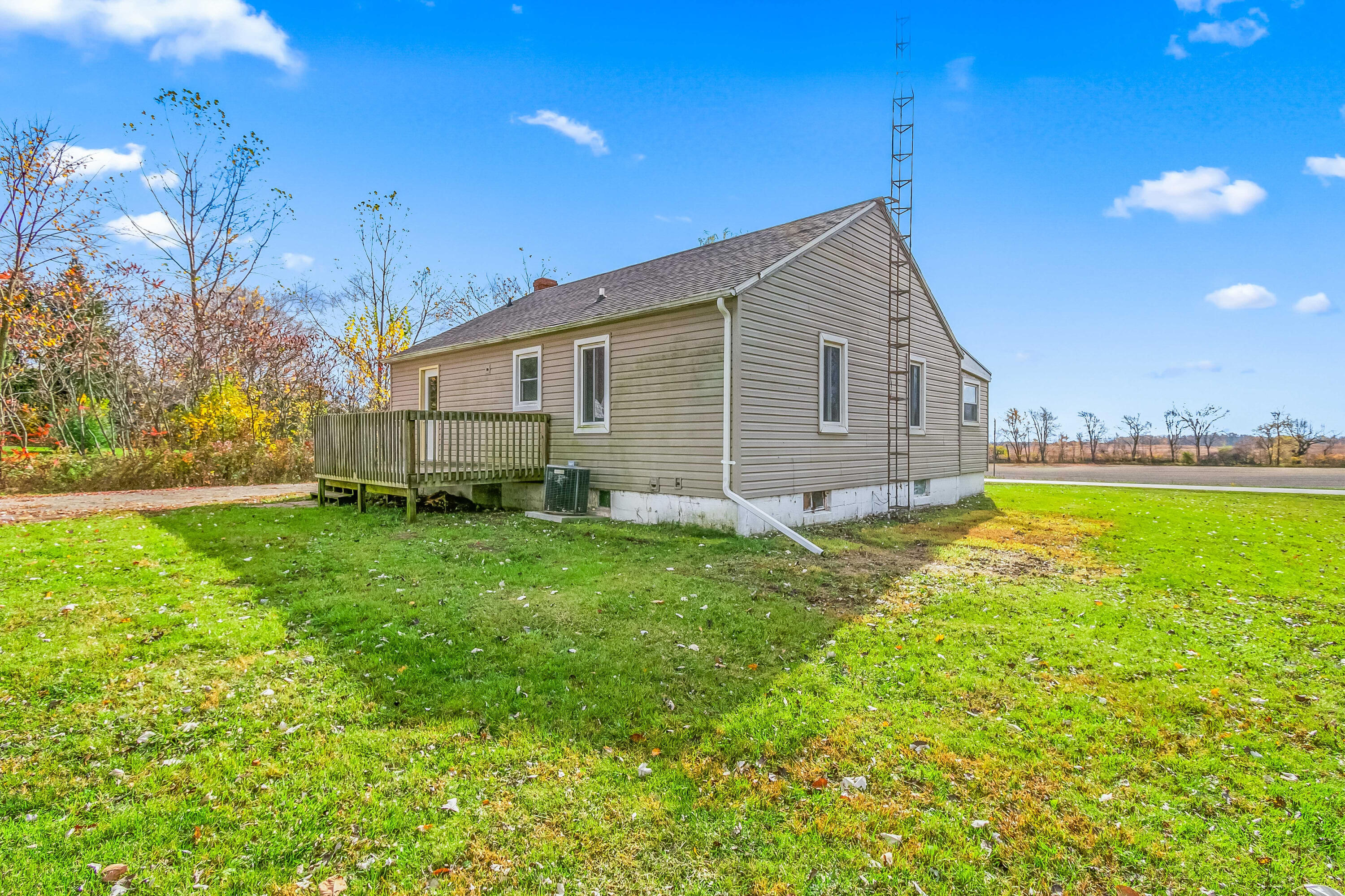 12860 North Adams Road North Adams, MI 49262 - Photo 5 of 49 28