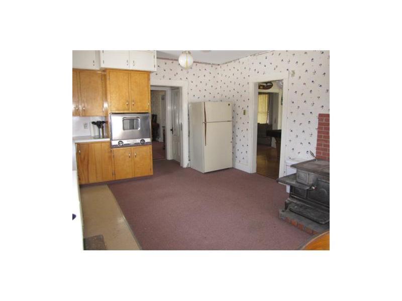 10 Kelton Road Augusta, ME 04330 - Photo 8 of 18 Kitchen.