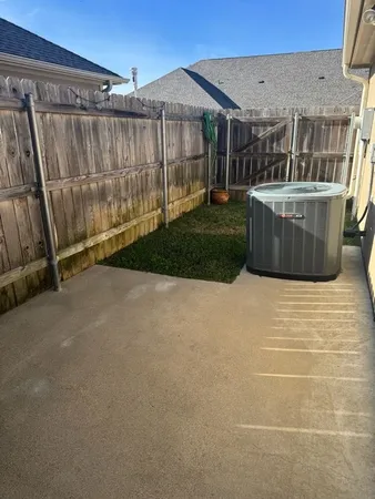 $1,950 | 3813 Estes Park, College Station, TX 77845